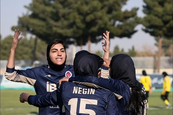 خاتون بم ۱۰-۱ ایساتیسکران فارس؛ صدرنشینی مدافع عنوان قهرمانی در نیمفصل لیگ فوتبال زنان