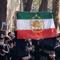 روز دوم خیزش دانشجویی در حمایت از انقلاب ملی؛ بسیجیان به دانشجویان معترض حمله کردند