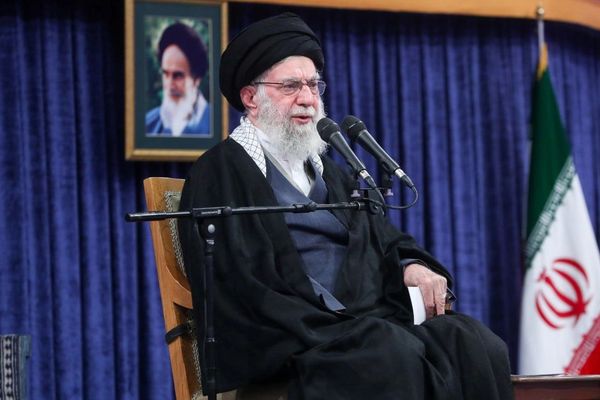 علی خامنهای معترضان را «اغتشاشگر» خواند و خواهان سرکوب آنان شد