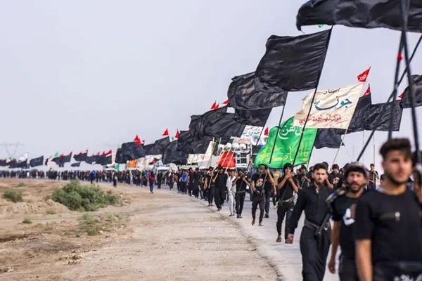 فضيحة إنفاق المليارات على "مراسم الأربعين" تثير غضب المعلمين في إيران