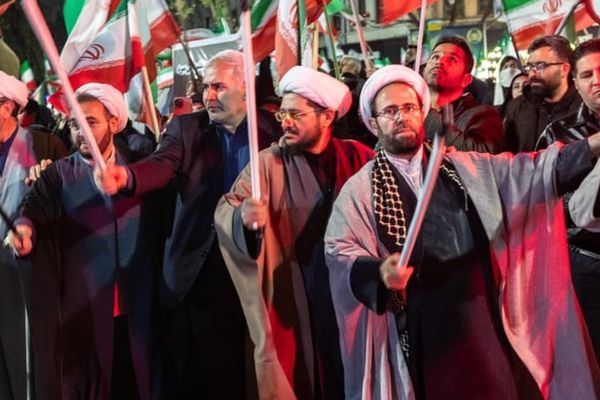 روزنامه زیر نظر نماینده خامنهای: تنگه هرمز با دیپلماسی دروغ توافق آمریکا باز نخواهد شد