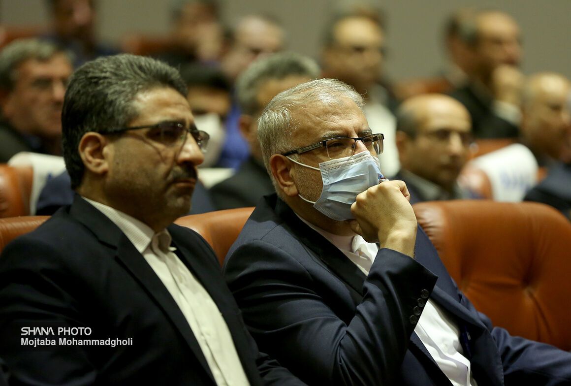 Iranian Oil Minister Javad Owji (right) and National Iranian Oil Refining and Distribution Company Manager Ali-Akbar Nejadali during an event in Tehran  