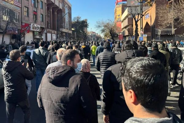 موقع أميركي: إيران على حافة "السيناريو السوفياتي".. ما بين تفكك محتمل وصراع على السلطة