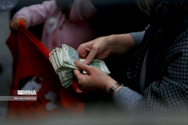 Iran’s Currency Drops To New Lows Two Days Before Norouz