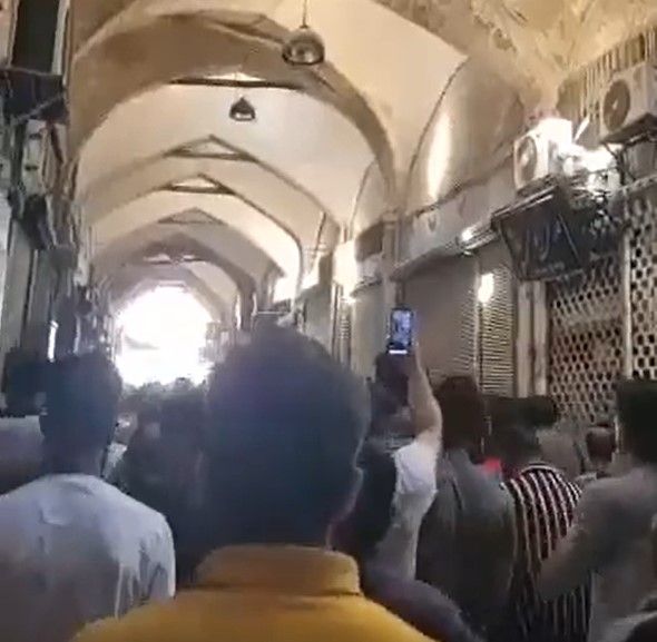 موج اعتراض‌ها به بازار رسید؛ اعتصاب در اراک و تجمع خیابانی کسبه در تهران