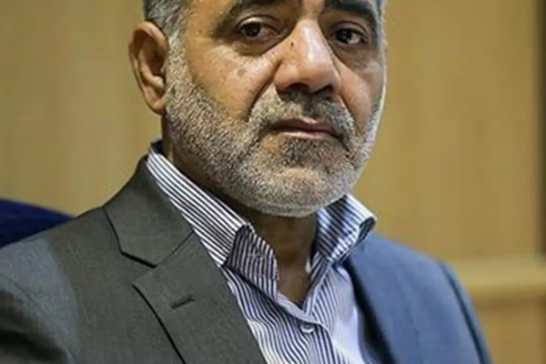 قائد مقر "خاتم الأنبياء" يحذّر: على الأعداء تجنب أي خطأ في الحسابات خلال مراسم دفن خامنئي