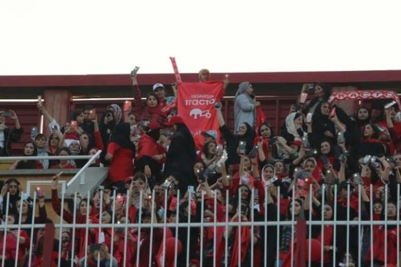 زنان همچنان پشت در استادیوم تبریز؛ تراکتور-پرسپولیس بدون حضور تماشاگران زن برگزار میشود