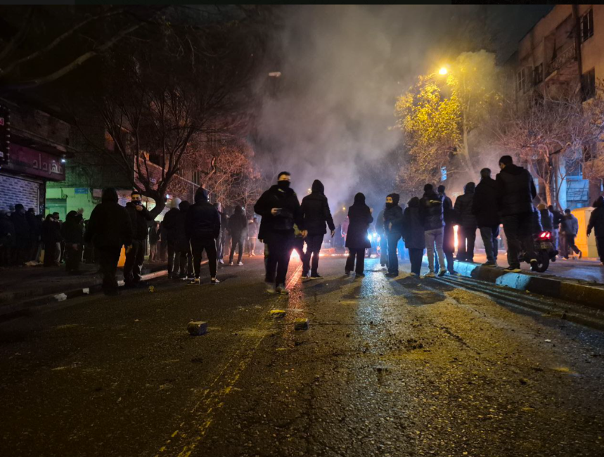 مجلس تنسيق نقابات المعلمين في إيران يؤكد مقتل 200 طالب