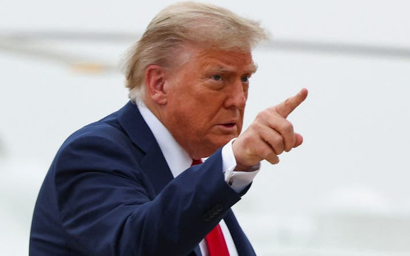 ترامب: أسعى إلى استسلام إيراني كامل