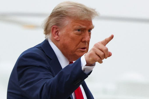 ترامب: أسعى إلى استسلام إيراني كامل