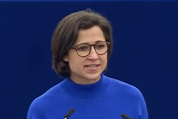 نماینده آلمان در اروپا: چرا پیش از تروریستی اعلام شدن سپاه اینهمه انسان جان باختند