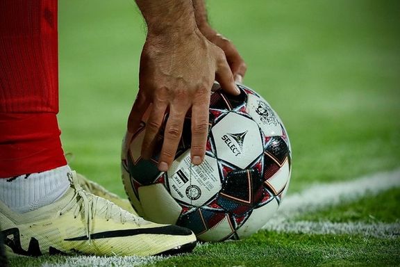 قانون تکرار ضربه پنالتی پس از دو بار لمس، به فوتبال ایران میآید