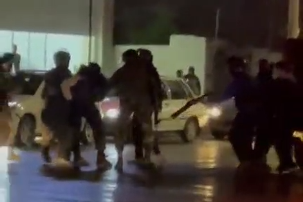 تیراندازی ماموران سرکوب به معترضان در ملکشاهی دستکم ۴ کشته و ۳۰ زخمی بر جا گذاشت