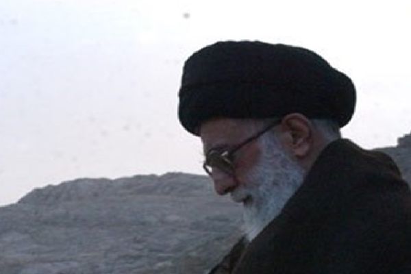الشعب الإيراني يدفع ثمن رغبة خامنئي في "بلوغ القمة"