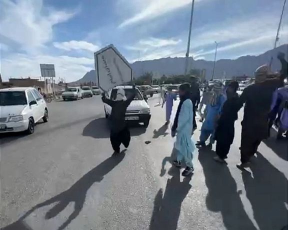 Protesters in the city of Khash, Sistan-Baluchestan province, on November 18