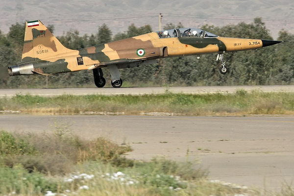 مصرع طيار إثر سقوط طائرة تابعة للقوات الجوية الإيرانية في همدان