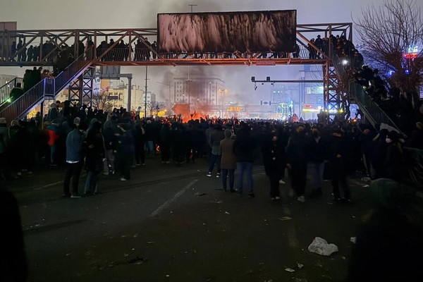 یک شبکه خبری چین: برخی چینیهای مقیم ایران روند خروج خود را تسریع کردهاند