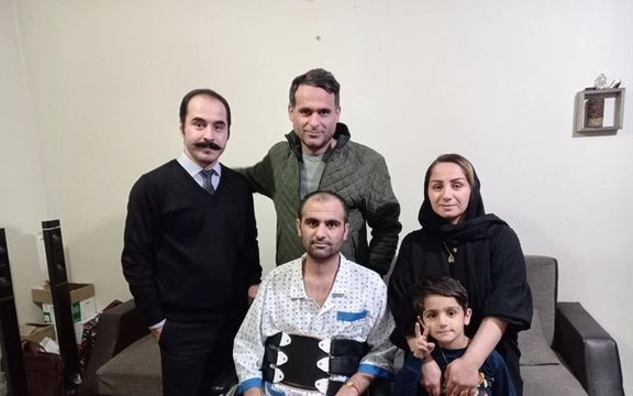 حسین رونقی، فعال سیاسی با خانواده کیان پیرفلک دیدار کرد