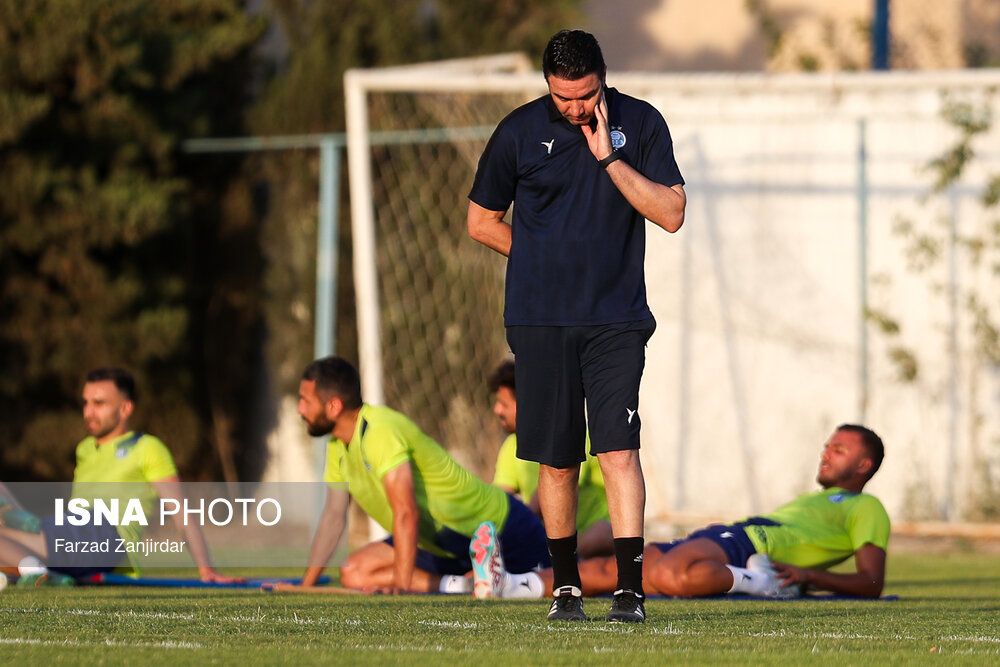 نارضایتی نکونام از نقل و انتقالات:همه‌چیز علیه استقلال و هواداران است، می‌خواهند ظلم کنند