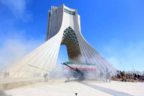 ترکهای جدید در برج آزادی تهران پس از شلیک توپ