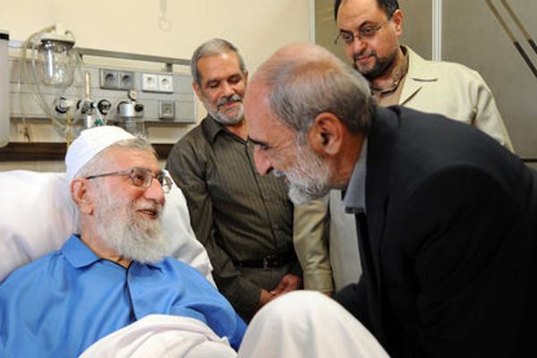 Hardline editor and Khamenei ally launches attack on Pezeshkian