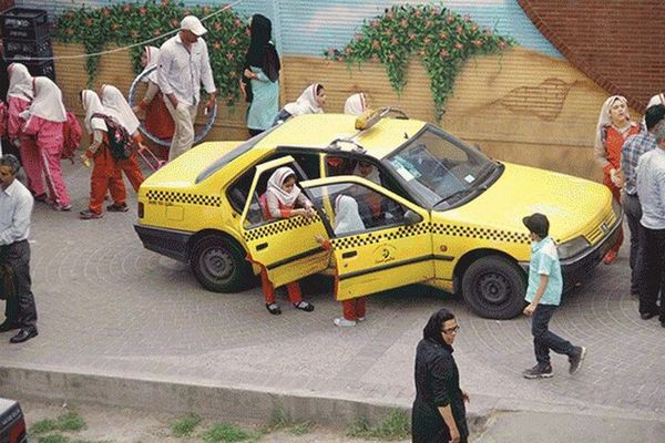 رئیس اتحادیه صنف مسافربری: تاکسیرانی، رانندگان بدون مجوز را برای سرویس مدارس استخدام کرد