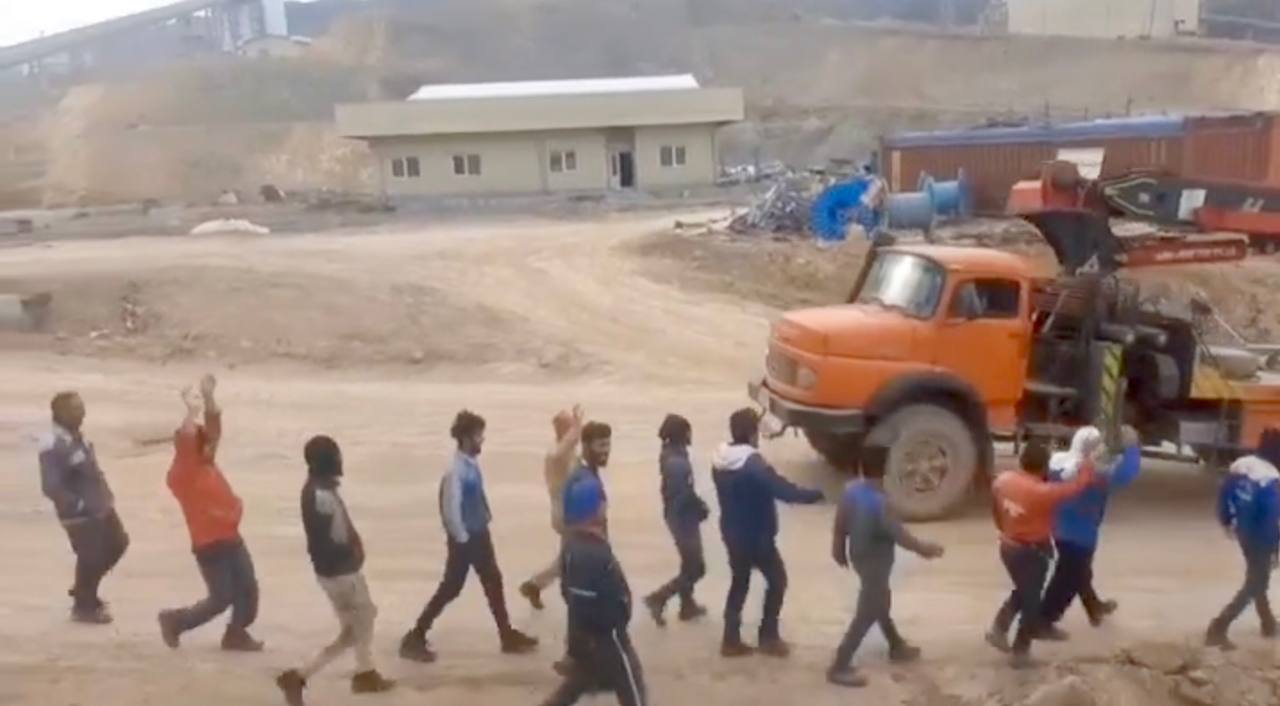 شورای اعتراضات کارگران پیمانی نفت: اعتصاب کارگران پروژه‌ای نفت،گاز،فولاد و معدن ادامه دارد