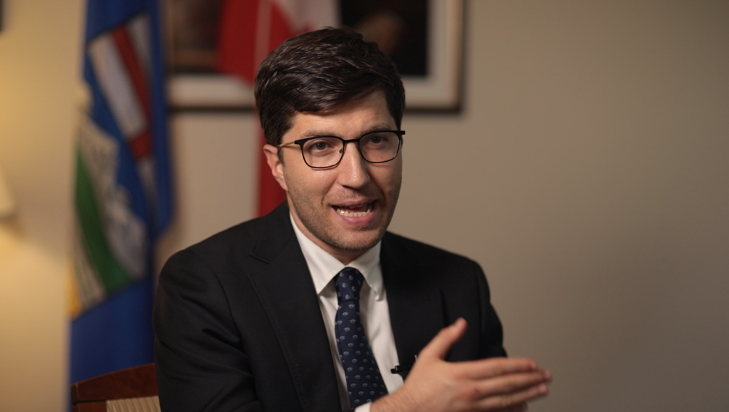 گارنت جنوس، نماینده محافظه‌کار پارلمان کانادا