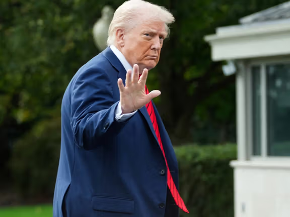 ترامپ: تعرفه ۱۰۰ درصدی بر چین پایدار نیست، با شی جین‌پینگ ملاقات می‌کنم