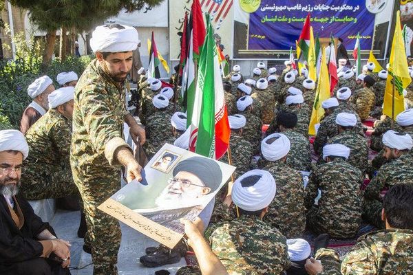 سفیر پیشین جمهوری اسلامی در لبنان: به سمت بحرانهای بزرگتری پیش میرویم