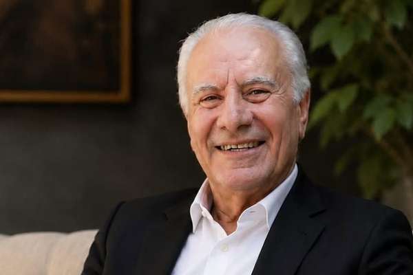 علی احمدی، معلم ۷۱ ساله بیمار، در زندان شیراز همچنان بلاتکلیف است