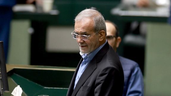 بعدما نكث وعوده.."الإصلاحيون" يهاجمون الرئيس الإيراني ويطالبونه بالشفافية وإنهاء التمييز