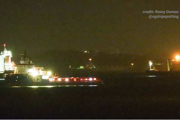 ناو هواپیمابر «آبراهام لینکلن» در حال عبور از تنگه سنگاپور مشاهده شد