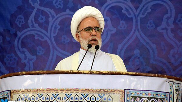 امام‌جمعه میبد: دشمن می‌خواهد جامعه ایران را به قبل از انقلاب برگرداند