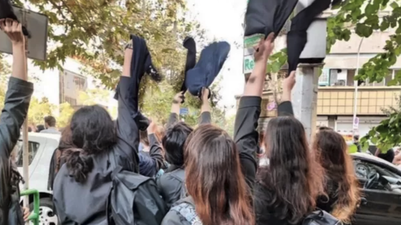 شورای هماهنگی تشکلهای صنفی فرهنگیان خواهان پایان حضور ماموران در مدارس شد