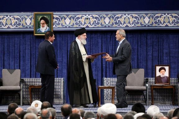 علی خامنهای: مسائل داخلی را نباید آویزان موضوعات خارجی کرد