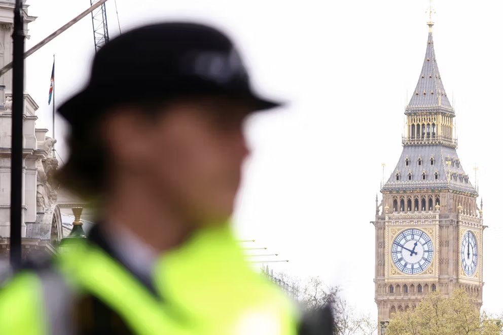 تلغراف": أحد المعتقلين الإيرانيين في بريطانيا على صلة وثيقة بالنظام الإيراني