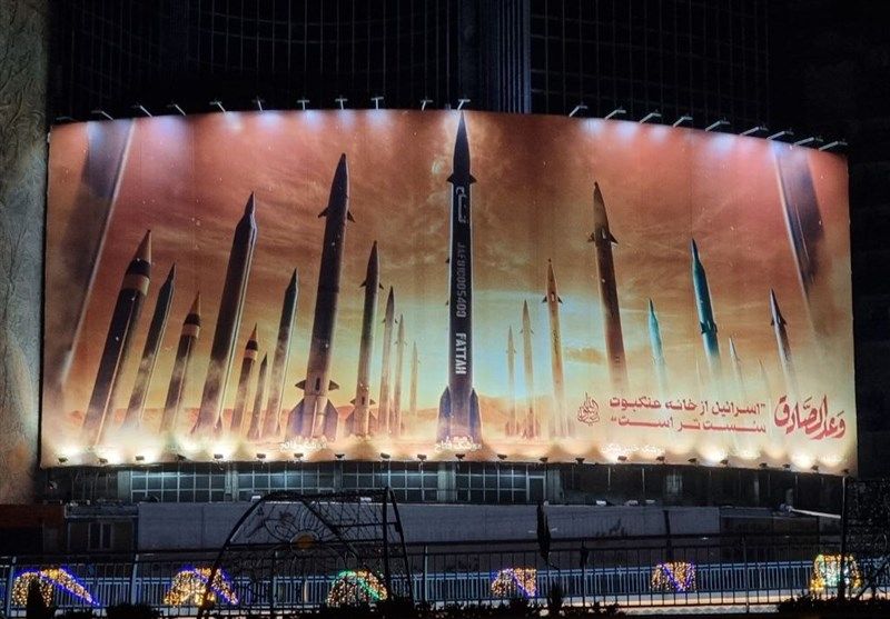 جمهوری اسلامی در فضاهای شهری سیاست‌های جنگ‌طلبانه خود را به تصویر می‌کشد