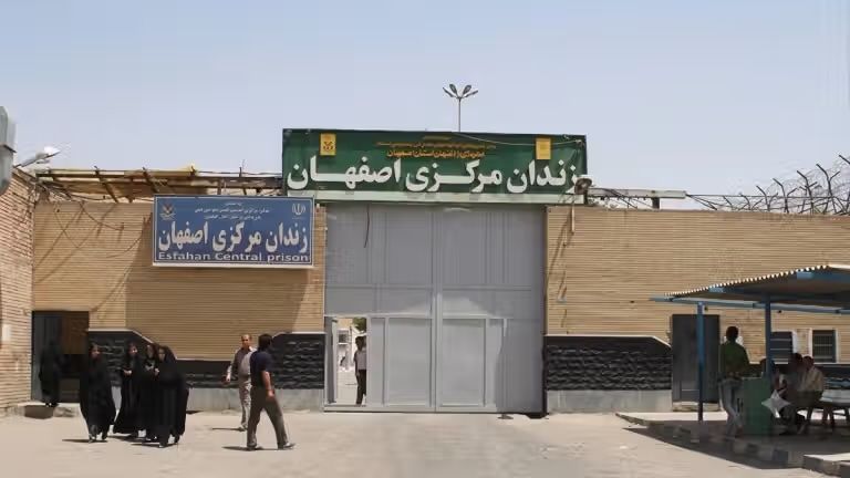 ۱۸ متهم در پرونده آتش‌سوزی زندان دستگرد با خطر اعدام روبه‌رو هستند