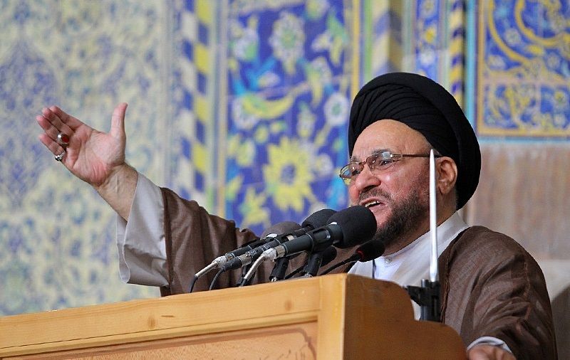 ممثل المرشد الإيراني يصف دخول النساء إلى الملاعب بـ"خدعة الأعداء لتقويض العقائد" 