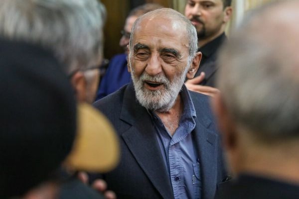 نماینده خامنهای در روزنامه کیهان: ماراتن کیش با اعتراض تودههای انبوه مردم روبهرو شده