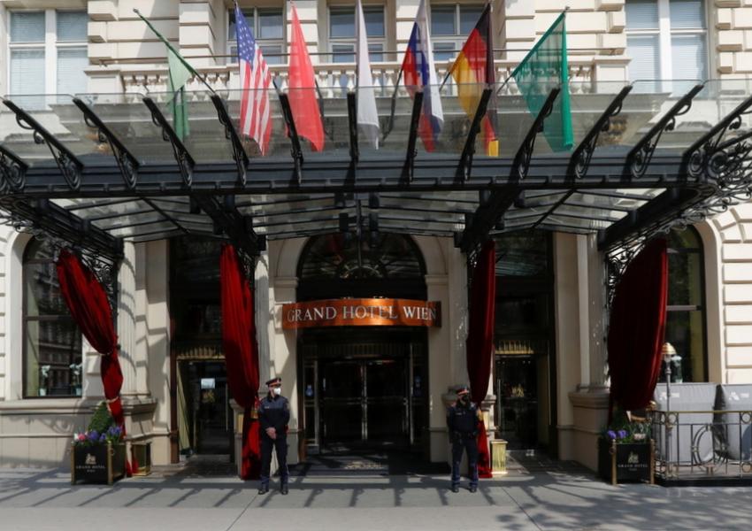 ادامه ابهام‌ها در خصوص ازسرگیری مذاکرات وین؛ واکنش‌های متفاوت بورل و خطیب‌زاده