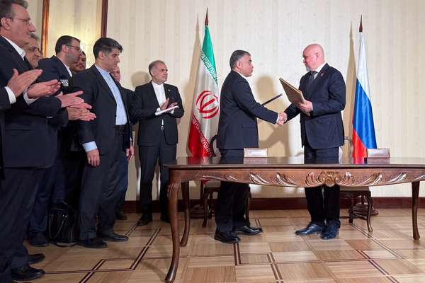 Iran signs $4bn deal with Russian firms to develop oil fields, minister says