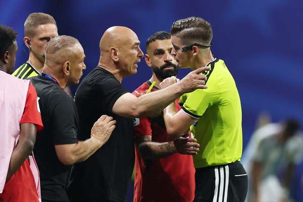 فیفا علیه حسام حسن و زیکو، سرمربی و بازیکن تیم ملی مصر پرونده انضباطی باز کرد