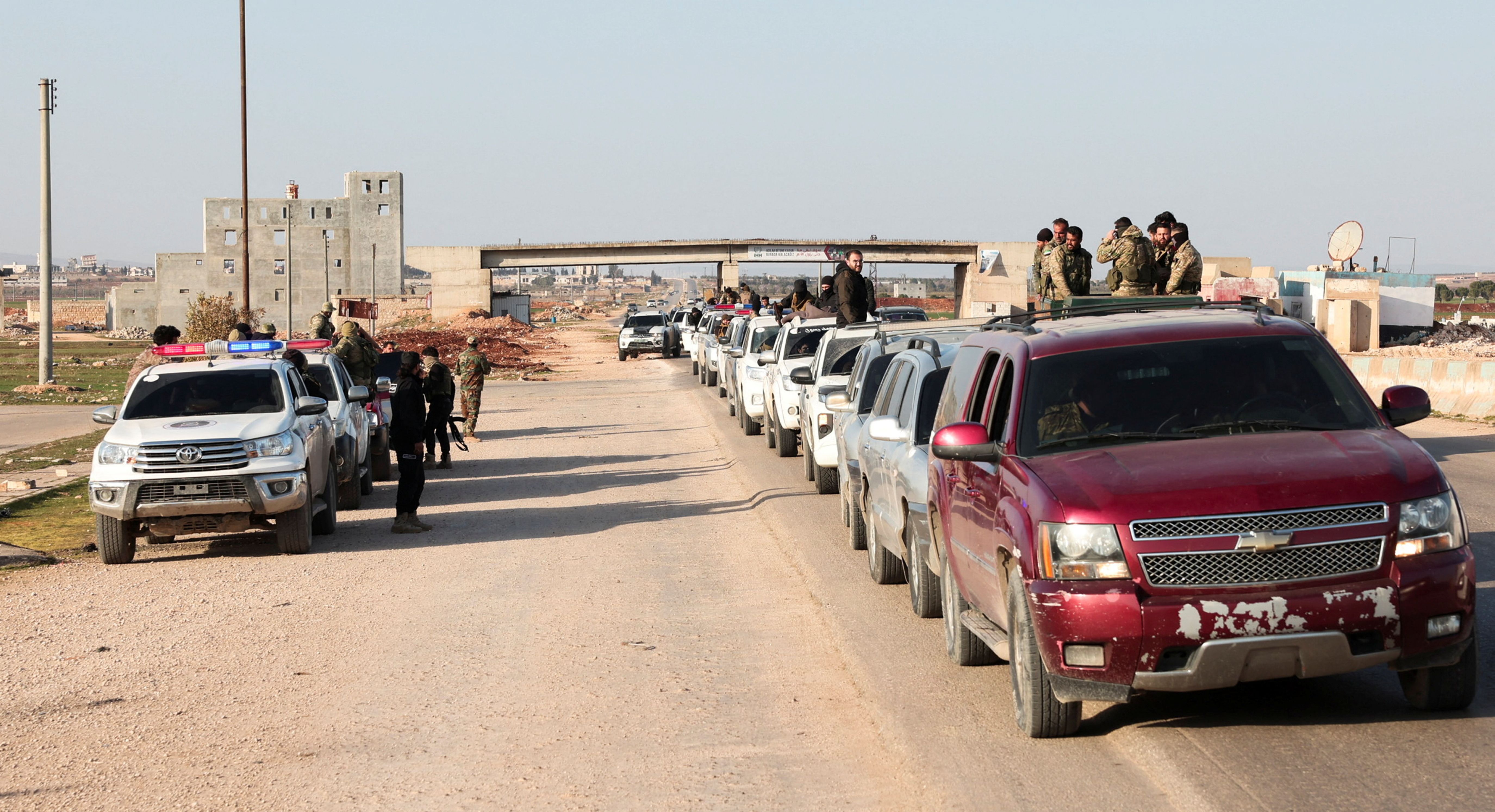 یک مقام امنیتی سوریه: حزب الله و کشورهای خارجی به نیروهای حکومت اسد کمک می‌کنند