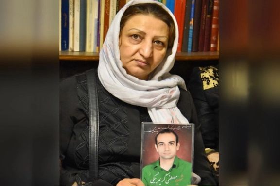 هجوم ماموران به خانه شهناز اکملی، مادر مصطفی کریمبیگی از کشتهشدگان اعتراضات سال۸۸