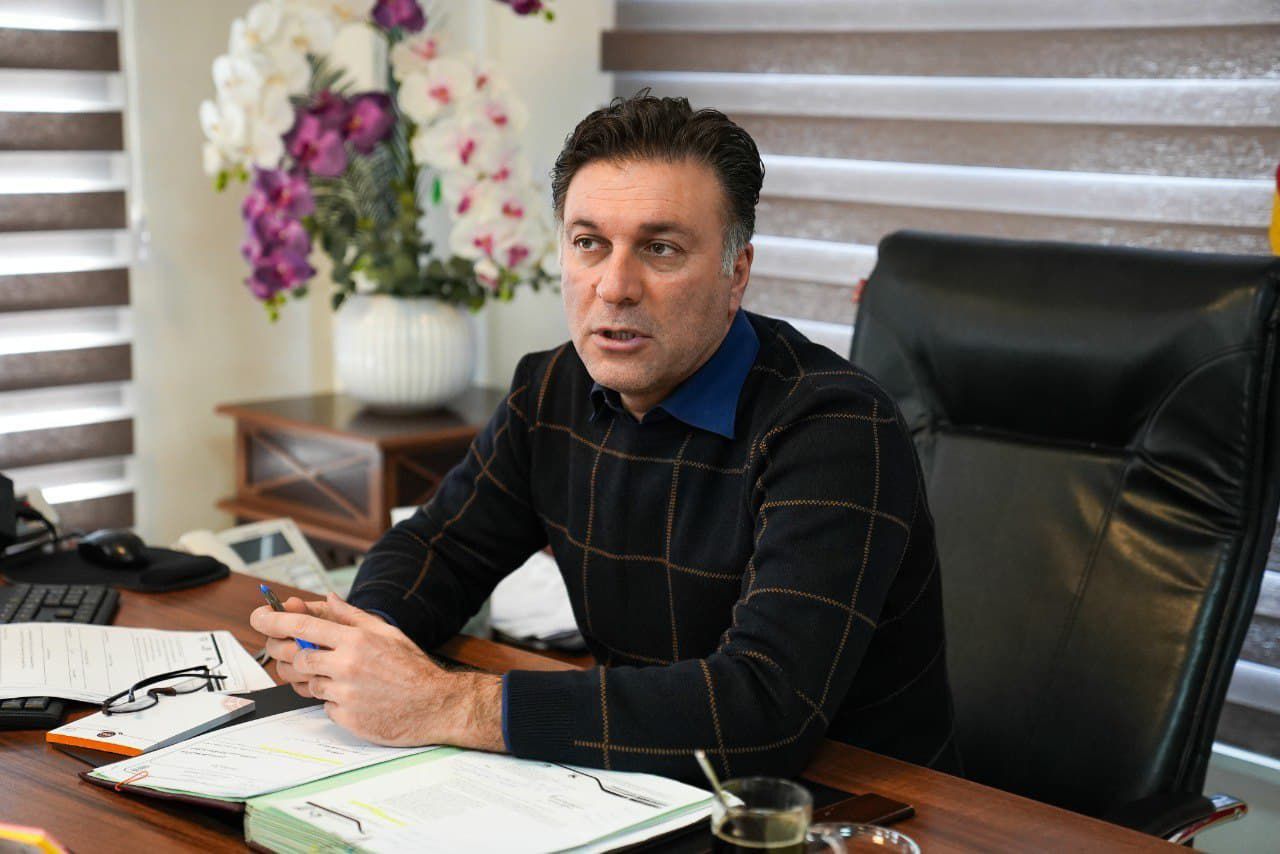 تهدید فدراسیون توسط مدیرعامل تراکتور: با نژادپرستی برخورد کنید وگرنه به فیفا شکایت می‌کنیم