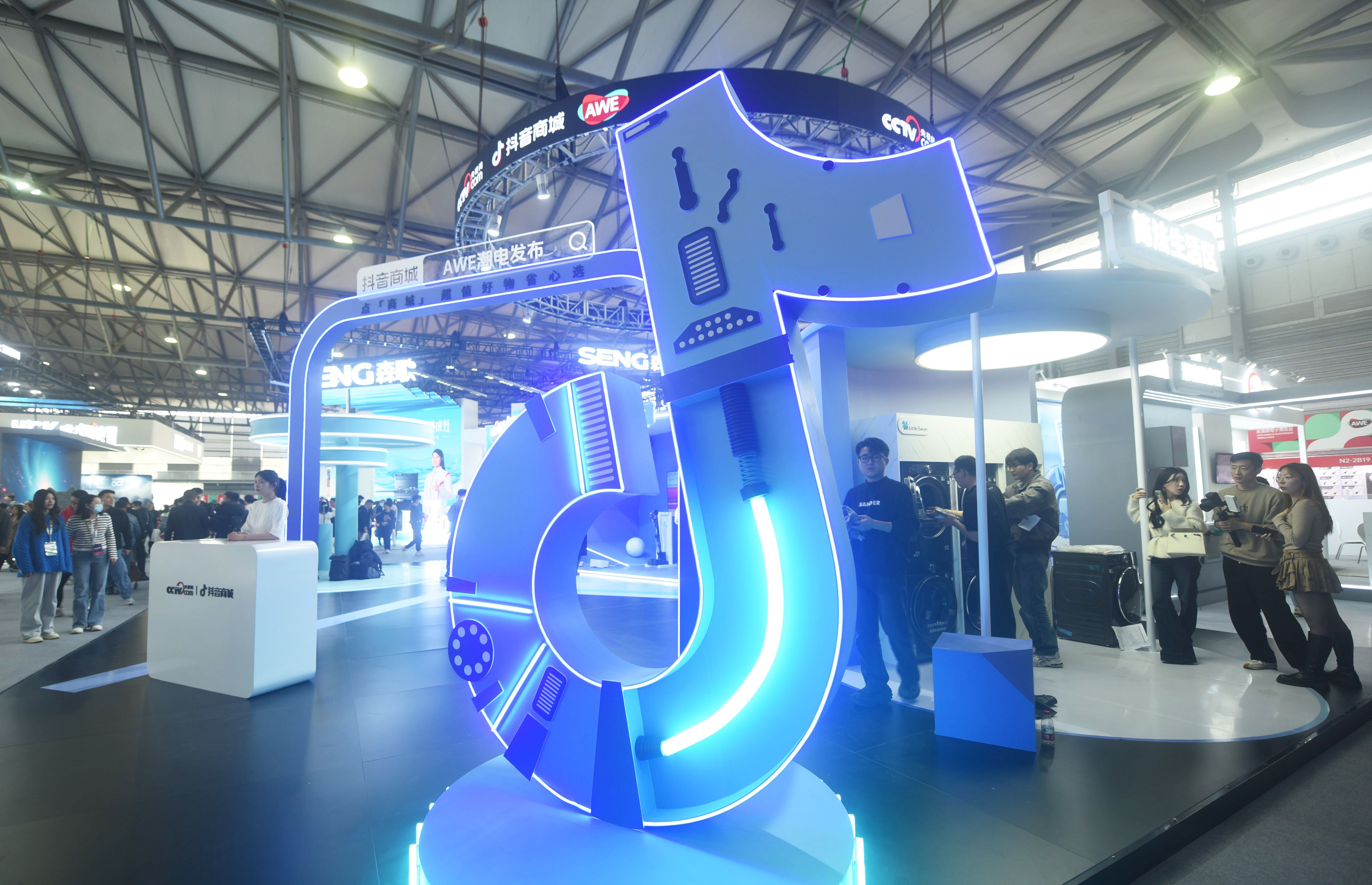 ترامپ از مذاکره با چهار گروه مختلف آمریکایی برای خرید تیک‌تاک خبر داد