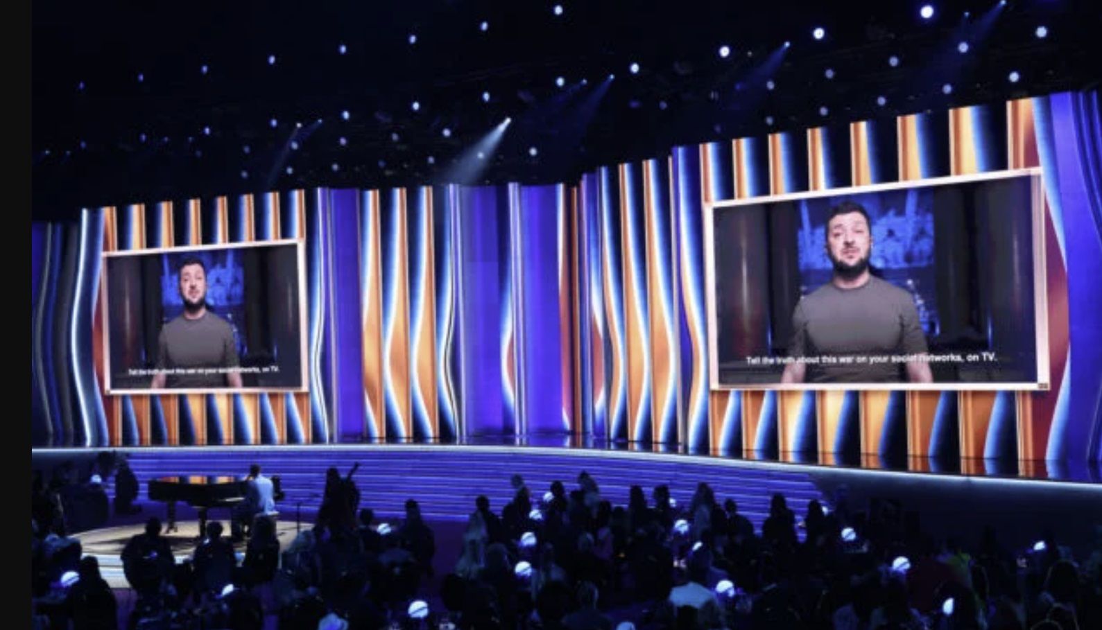 ولودیمیر زلنسکی در مراسم جوایز موسیقی گرمی: از هر راهی، جز سکوت به اوکراین کمک کنید