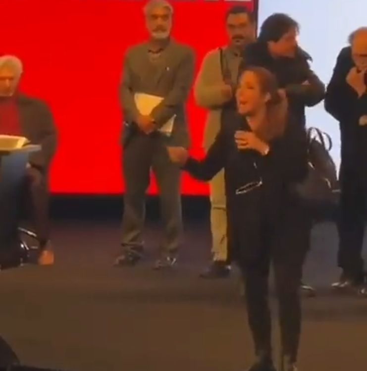 بازتاب گسترده مخالفت یک مهندس زن علیه حجاب اجباری، با پرت کردن روسری در مجمع نظام مهندسی